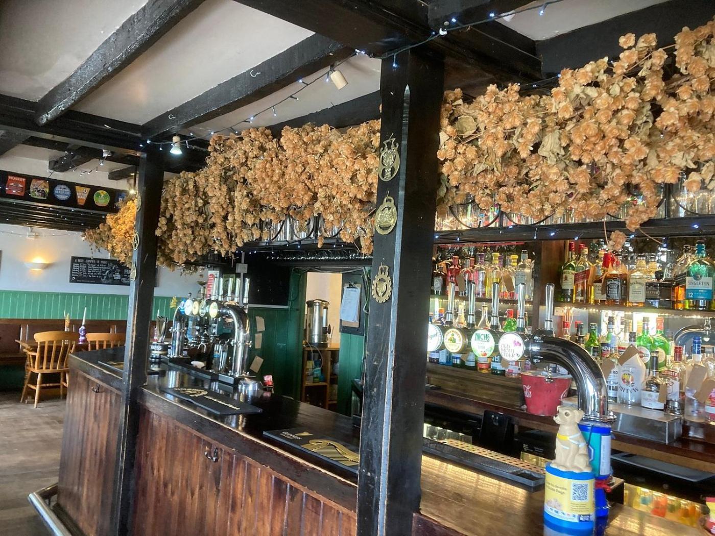 The Flying Horse Inn Boughton Aulph Eksteriør bilde